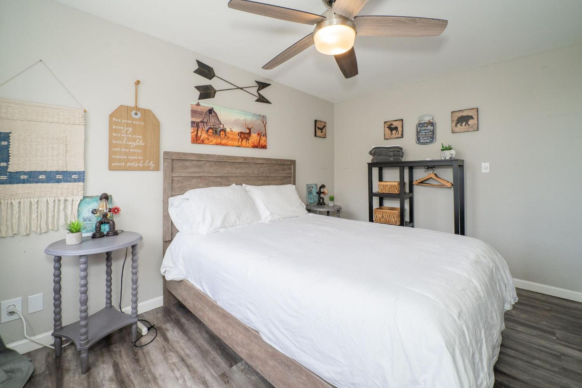 Welcoming Barn, 2 Bedroom & 1 Bath & Parking Атланта Екстер'єр фото
